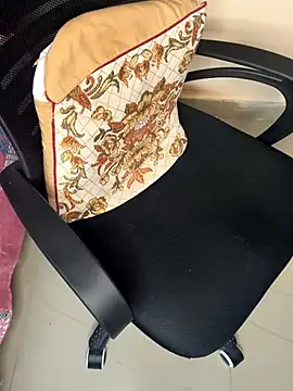 Snapshot of linishal chatting on 10/13/25, 04:52 linishal online show from 10/13/25, 04:52