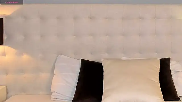 KellyRooss online show from 12/02/25, 12:18