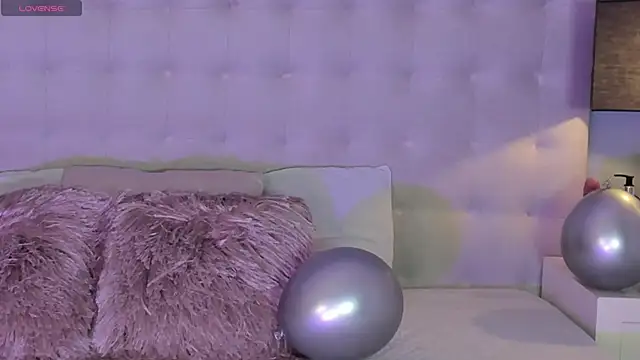 KellyRooss online show from 09/25/25, 12:00