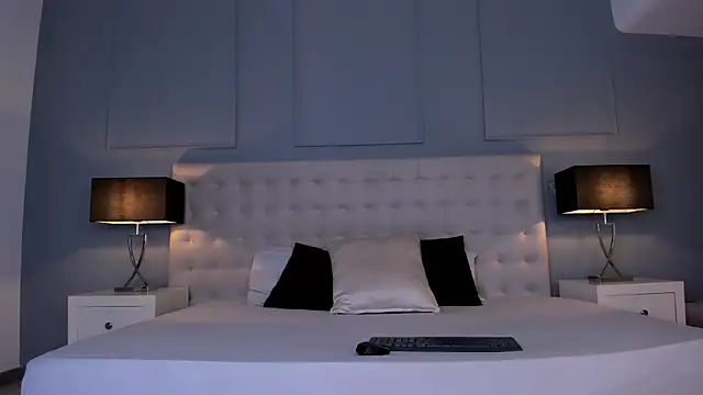 KellyRooss online show from 11/22/25, 12:15