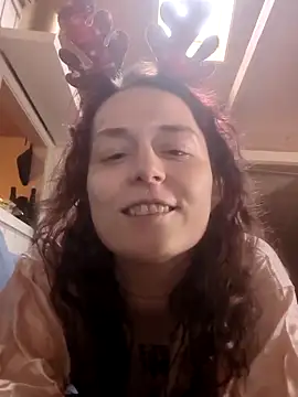 Snapshot of marijacucu chatting on 10/29/25, 11:53 marijacucu online show from 10/29/25, 11:53