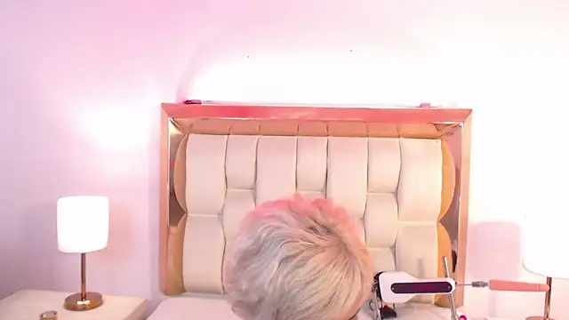 EvaMontenegro online show from 10/28/25, 04:17