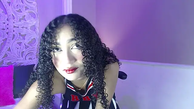 Snapshot of PetiteLuxury chatting on 10/16/25, 11:51 PetiteLuxury online show from 10/16/25, 11:51