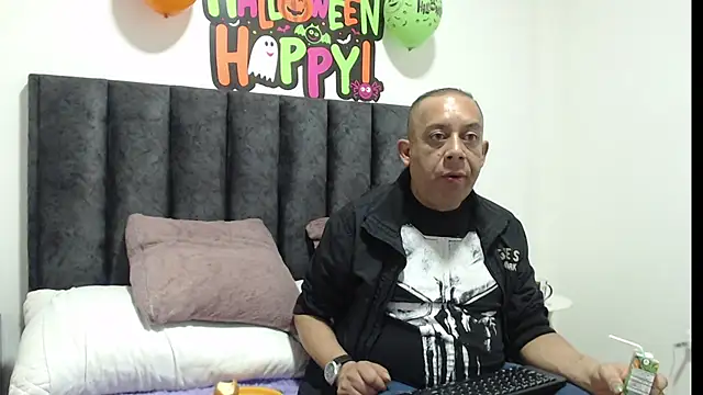 GabrielandAbigail online show from 10/31/25, 12:13