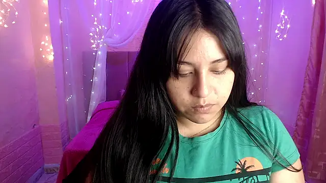 Snapshot of Aitana_200 chatting on 09/23/25, 01:29 Aitana 200 online show from 09/23/25, 01:29