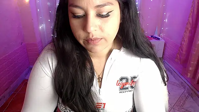 Snapshot of Aitana_200 chatting on 09/22/25, 02:12 Aitana 200 online show from 09/22/25, 02:12