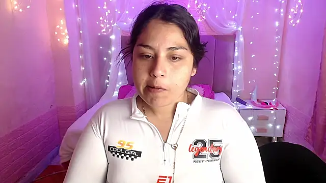 Snapshot of Aitana_200 chatting on 09/10/25, 01:43 Aitana 200 online show from 09/10/25, 01:43