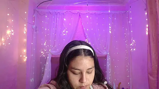 Snapshot of Aitana_200 chatting on 09/29/25, 01:17 Aitana 200 online show from 09/29/25, 01:17
