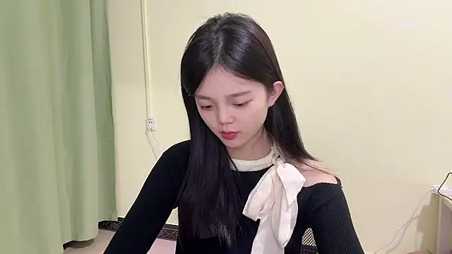 Nicole-13 online show from 10/25/25, 01:12