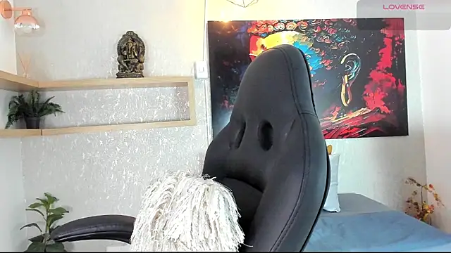 aitana baker  online show from 05/12/26, 08:15