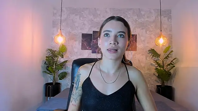 Snapshot of aitana_baker_ chatting on 12/17/25, 07:19 aitana baker online show from 12/17/25, 07:19