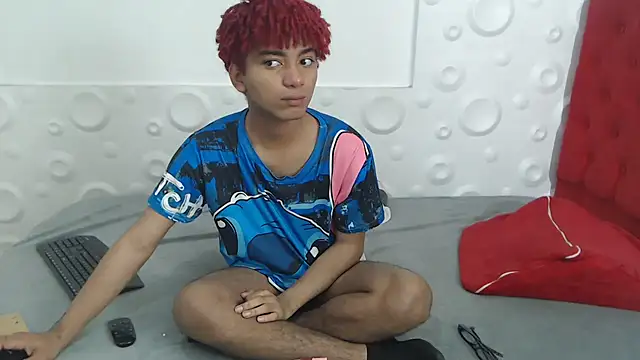 felipecams123 online show from 11/17/25, 02:26