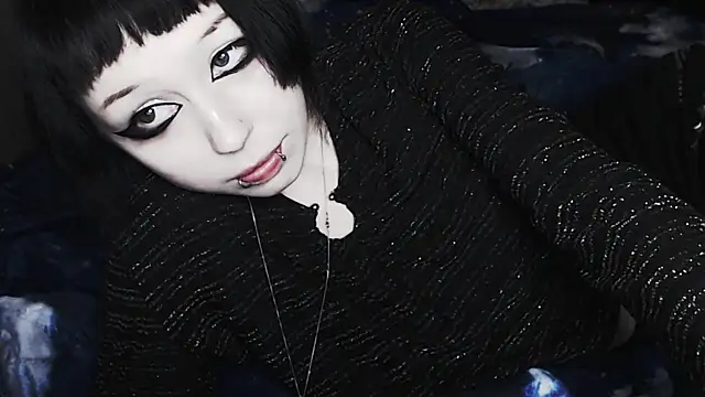  LUCY LAVE online show from 11/04/25, 04:38