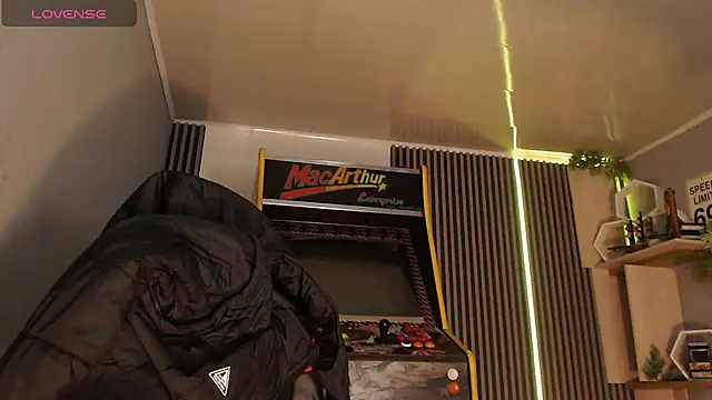 Bastian MCcormick online show from 12/14/25, 12:00