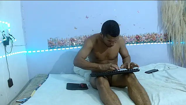 Snapshot of chica_sexy05 chatting on 03/31/26, 11:51 chica sexy05 online show from 03/31/26, 11:51