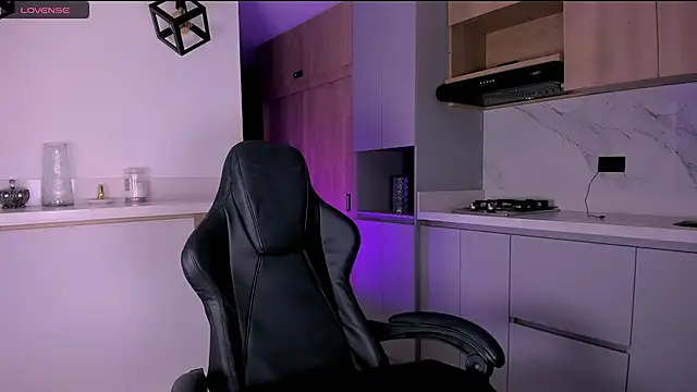 fhalon foxxxys  online show from 03/11/26, 06:40