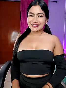 Snapshot of LunaaRosse chatting on 10/03/25, 02:26 LunaaRosse online show from 10/03/25, 02:26