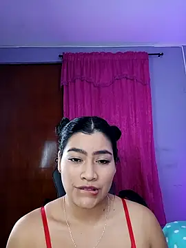 Snapshot of LunaaRosse chatting on 10/01/25, 02:27 LunaaRosse online show from 10/01/25, 02:27