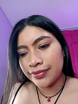 Snapshot of LunaaRosse chatting on 10/20/25, 02:35 LunaaRosse online show from 10/20/25, 02:35