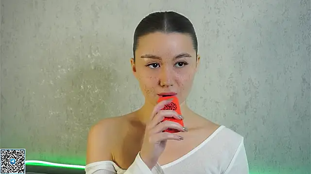 Snapshot of vvillywonka chatting on 11/08/25, 01:42 vvillywonka online show from 11/08/25, 01:42