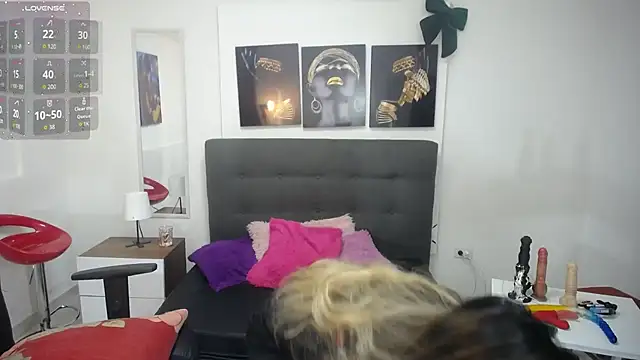 Snapshot of DianaPearls chatting on 11/24/25, 10:48 DianaPearls online show from 11/24/25, 10:48