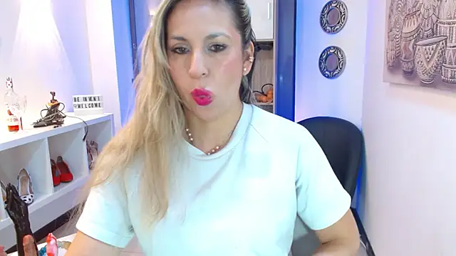 Snapshot of DianaPearls chatting on 06/16/26, 10:37 DianaPearls online show from 06/16/26, 10:37