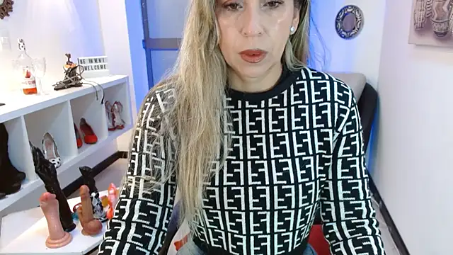 Snapshot of DianaPearls chatting on 07/21/26, 10:27 DianaPearls online show from 07/21/26, 10:27
