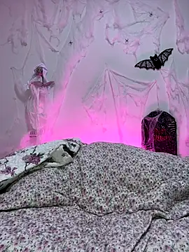 Ariana2017 online show from 10/24/25, 03:16