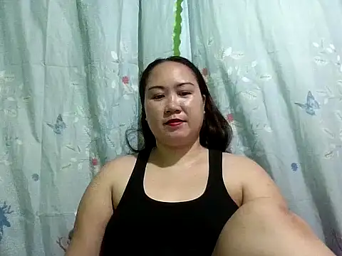 Snapshot of prettywetmom88 chatting on 10/13/25, 10:06 prettywetmom88 online show from 10/13/25, 10:06