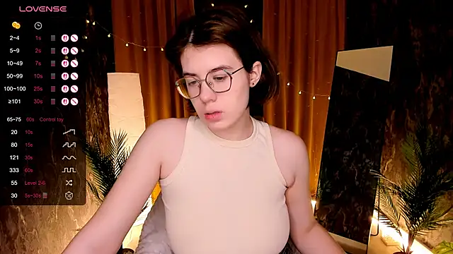 BellaCaress online show from 12/14/25, 02:18