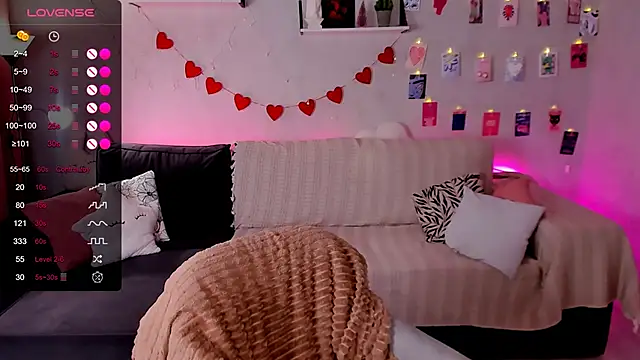 Snapshot of BellaCaress chatting on 02/10/26, 02:43 BellaCaress online show from 02/10/26, 02:43