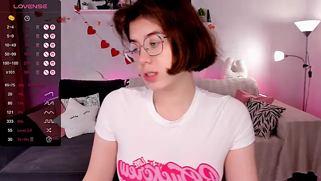 BellaCaress online show from 11/28/25, 02:23