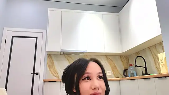 lunajii online show from 04/15/26, 01:33