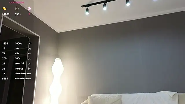 lunajii online show from 12/15/25, 03:40