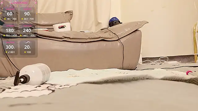 fox-yiyi online show from 04/18/26, 11:56