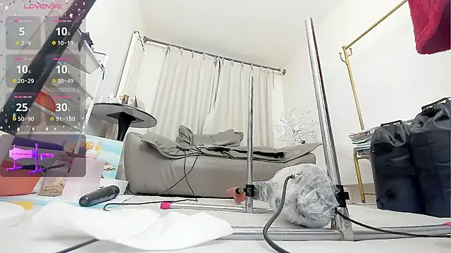 fox-yiyi online show from 12/18/25, 12:09