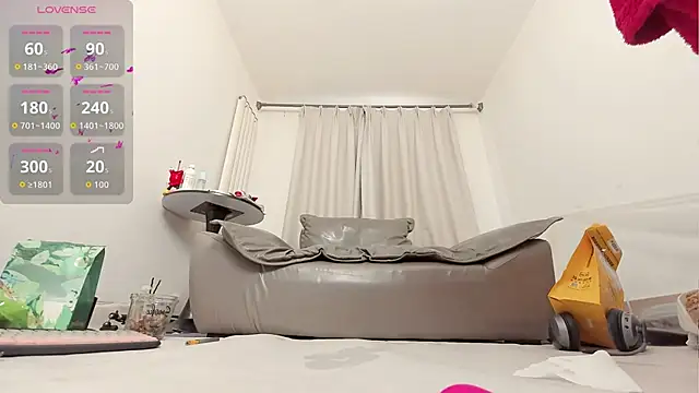 fox-yiyi online show from 10/18/25, 07:54