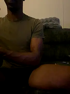 Snapshot of lathadon chatting on 10/27/25, 10:33 lathadon online show from 10/27/25, 10:33