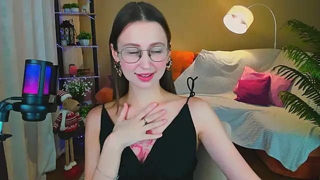 YourLovellyStory online show from 11/23/25, 04:28