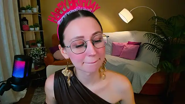 Snapshot of YourLovellyStory chatting on 01/18/26, 04:54 YourLovellyStory online show from 01/18/26, 04:54