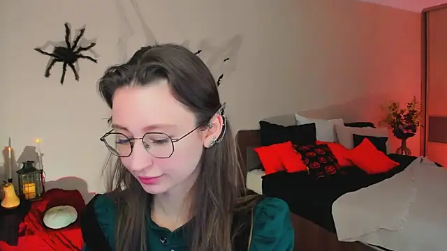 YourLovellyStory online show from 10/31/25, 09:28