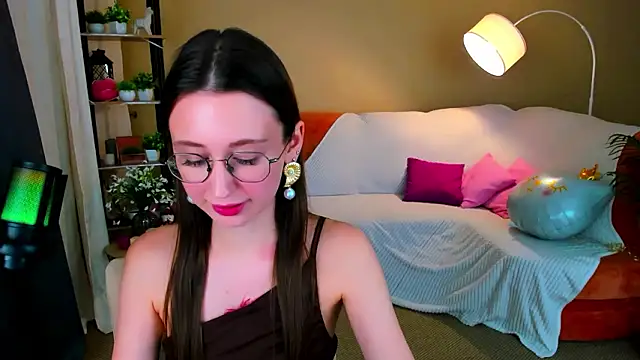 Snapshot of YourLovellyStory chatting on 02/01/26, 04:49 YourLovellyStory online show from 02/01/26, 04:49