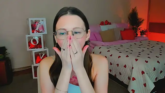 Snapshot of YourLovellyStory chatting on 02/13/26, 12:05 YourLovellyStory online show from 02/13/26, 12:05