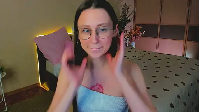 YourLovellyStory online show from 04/21/26, 04:35