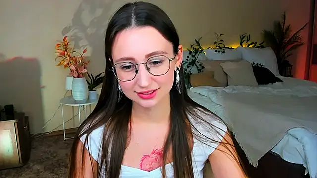 YourLovellyStory online show from 11/18/25, 05:38