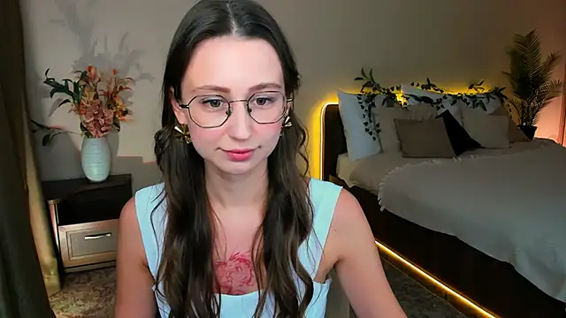 YourLovellyStory online show from 09/14/25, 04:18