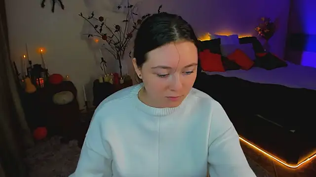 AlluringLookk online show from 10/28/25, 10:03