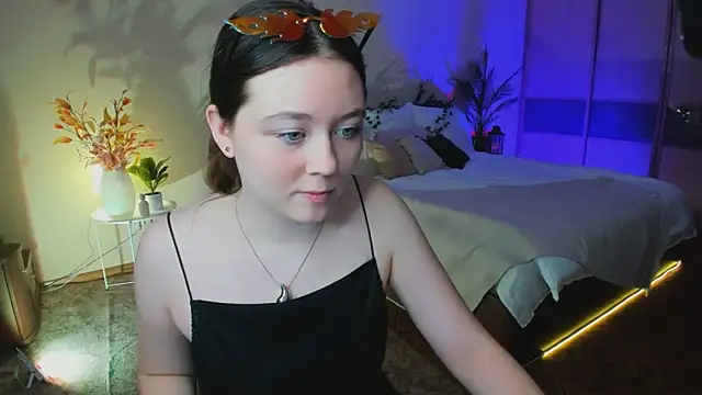 AlluringLookk online show from 11/13/25, 11:25