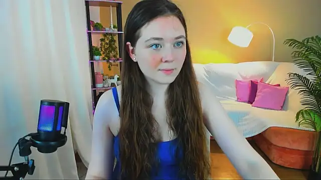 AlluringLookk online show from 09/24/25, 12:11