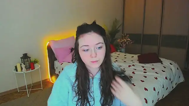 AlluringLookk online show from 04/03/26, 12:55